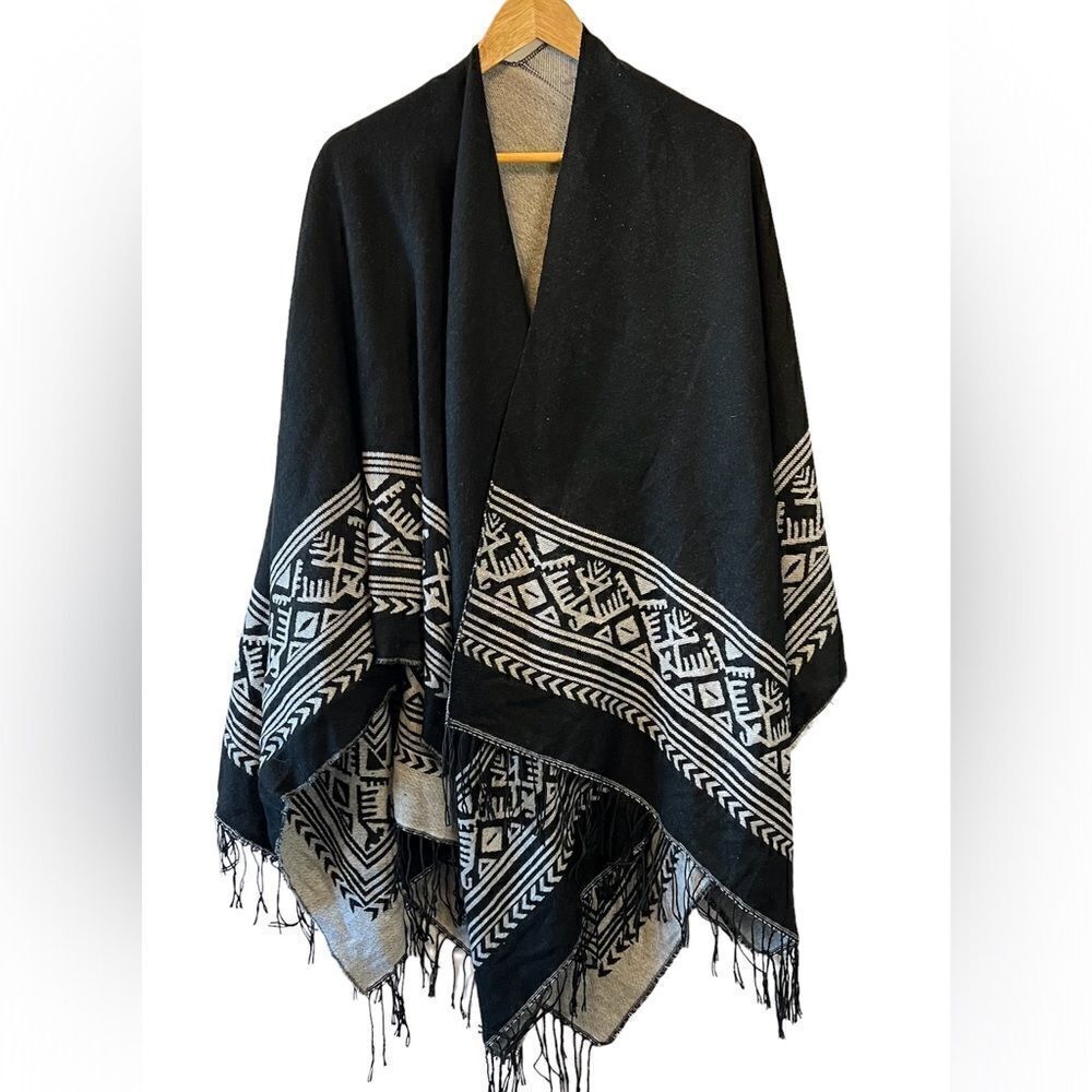 Black White Southwestern Aztec Fringe Poncho Wrap Shawl One Size Boho